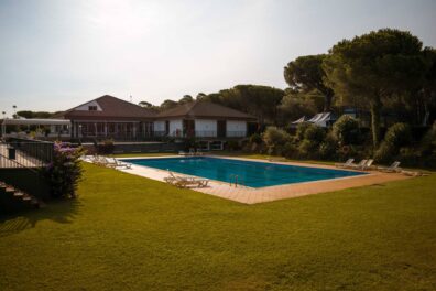 Pack pádel, piscina y menú (precio para 4 personas) - Imagen 2
